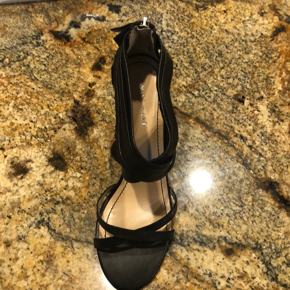 EUC LIKE NEW NINE WEST NWERLINA BLACK LEATHER STRAPPY HEELS IN BOX - Picture 10 of 15